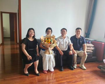学院开展第42个教师节走访慰问活动